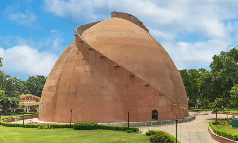 golghar.jpg